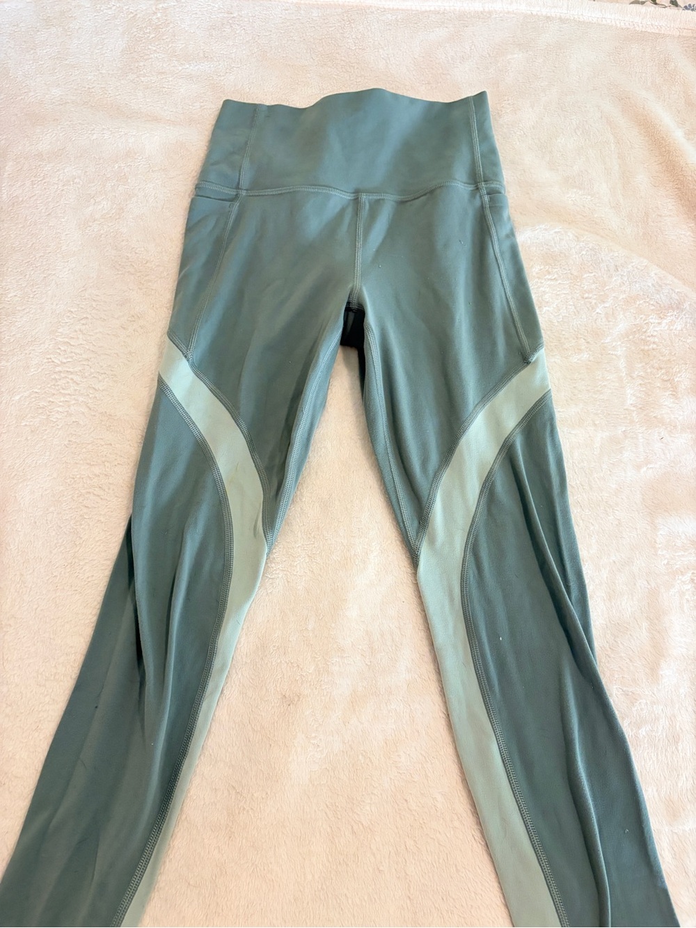 Athleta Salutation Stash Leggings 🥝🐢